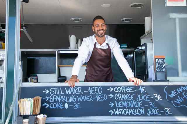 restaurateur food truck détendu grâce à la méthode HACCP